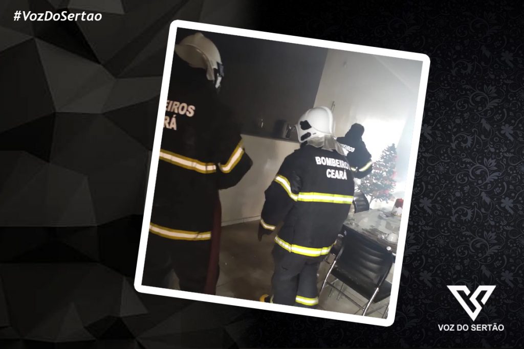 Corpo de Bombeiros realiza atendimento há uma ocorrência de incêndio numa residência em Crateús