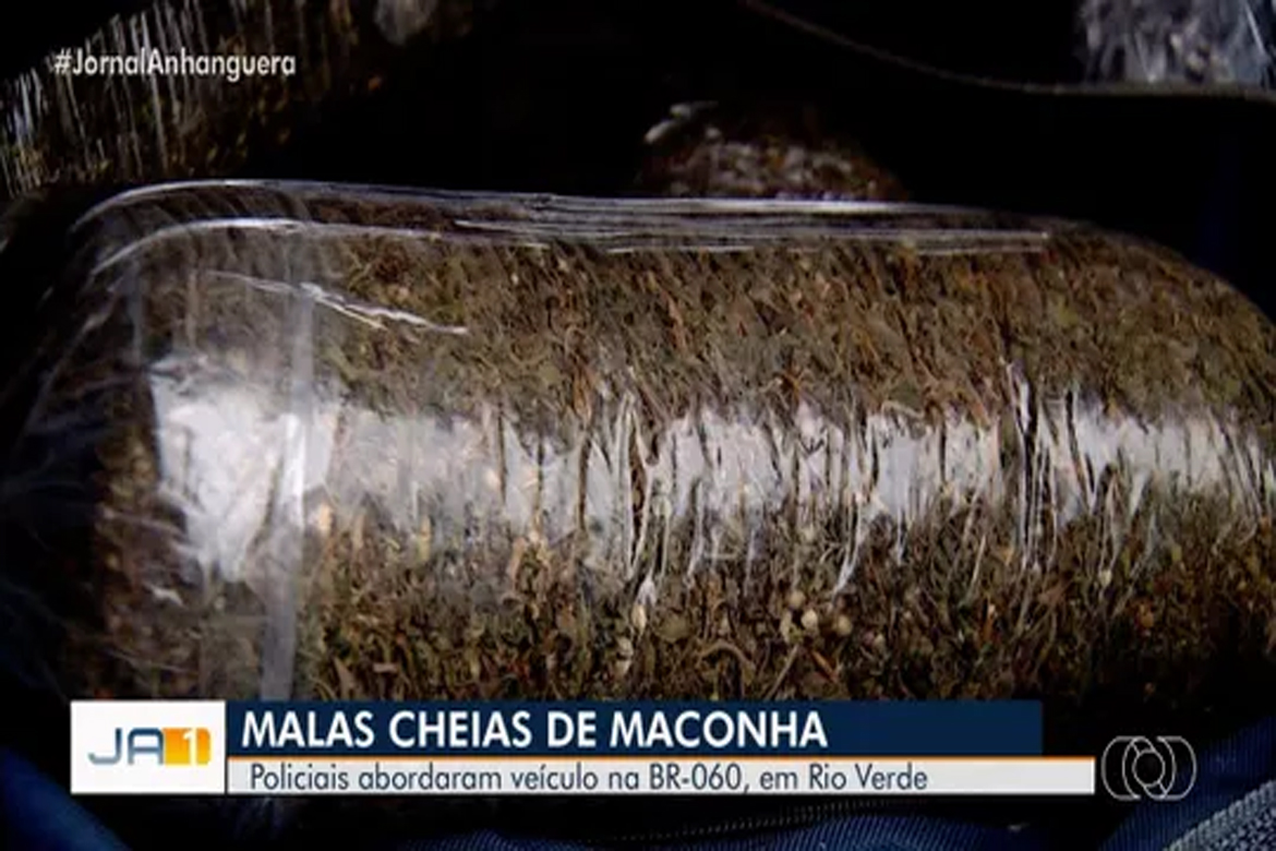 Suspeitos de tráfico usam roupas de bebê para esconder 40 kg de maconha dentro de carro, diz PRF
