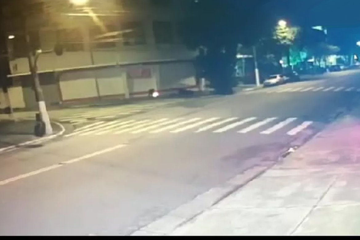 Polícia identifica suspeito de atear fogo em morador de rua