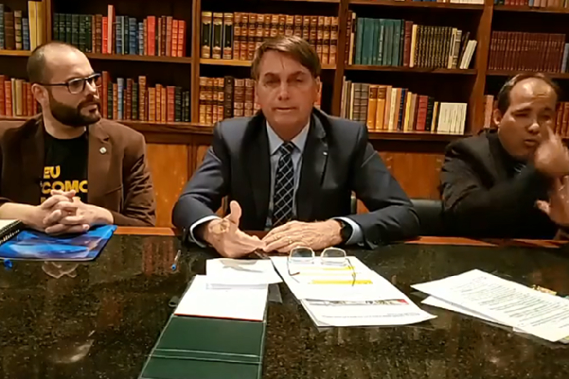 'Se não gosta do presidente, vota melhor em 22', diz Bolsonaro sobre fundão