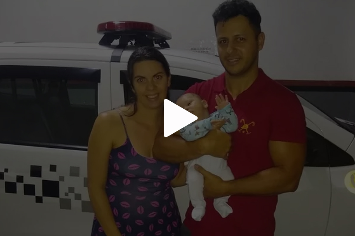 PMs salvam bebê que engasgou com leite materno na Zona Leste de SP; veja vídeo