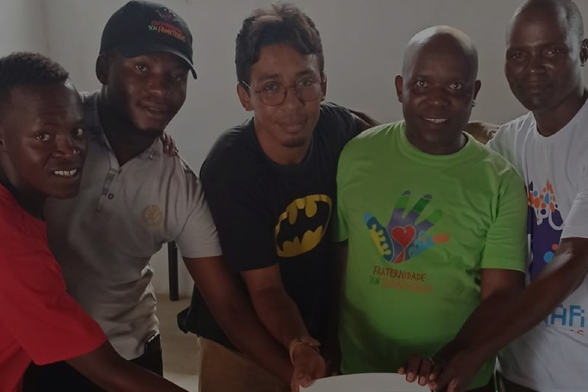 Ex-catador de latinhas aprovado em Harvard apresenta projeto na África