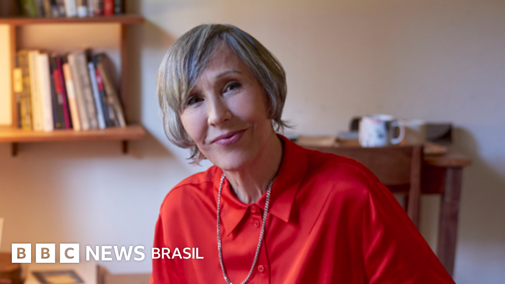 A Babá que Era uma Agente Soviética: a Inspetadora que Envenenou Seu Marido no Sofá Onde me Dava Leite