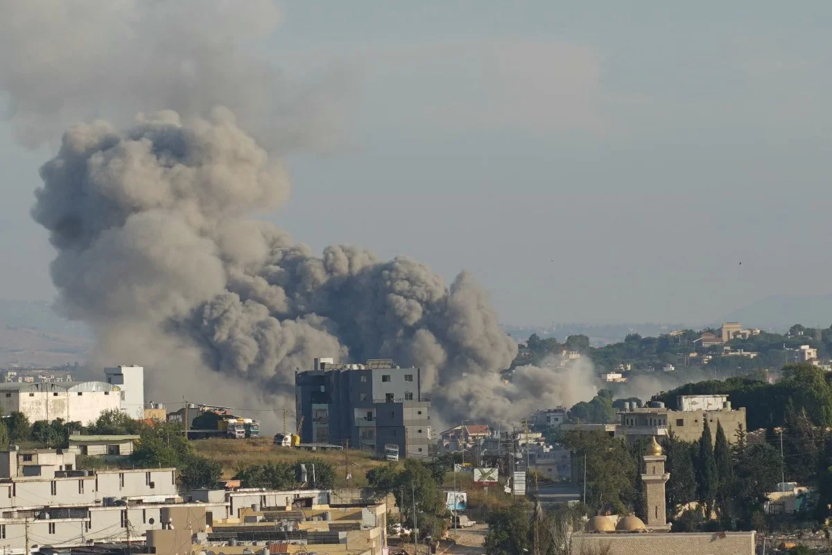 A Cadeia de Eventos: Israel mantém tropas no Líbano apesar do Acordo de Paz