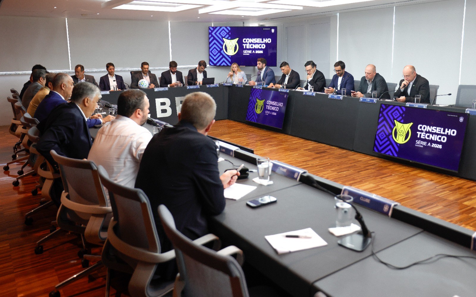 A convite da CBF, clubes das Séries A e B farão estudo sobre três ligas na Europa