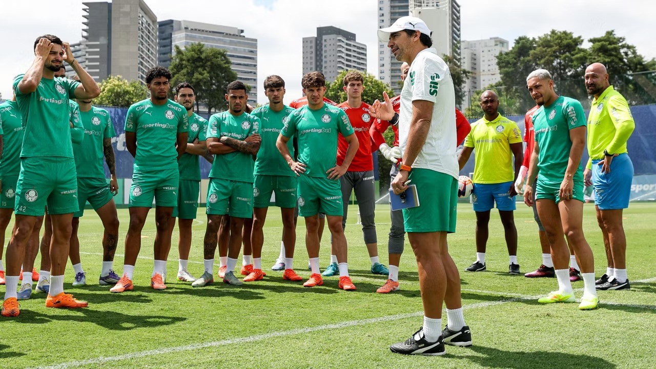 Abel retorna ao Palmeiras, e Lucas Evangelista e Figueiredo iniciam transição física