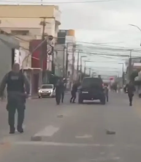 Acidente em Quixadá: Motorista Dorme ao Volante e Invade Calçada de Comércio