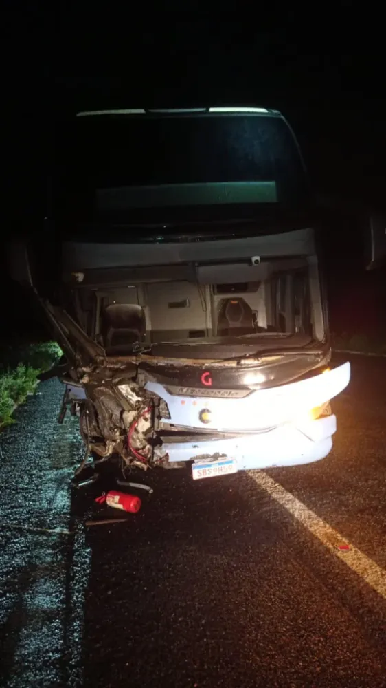 Acidente em Tianguá: Motorista Fica Ferido em Colisão entre Carro e Ônibus no Ceará