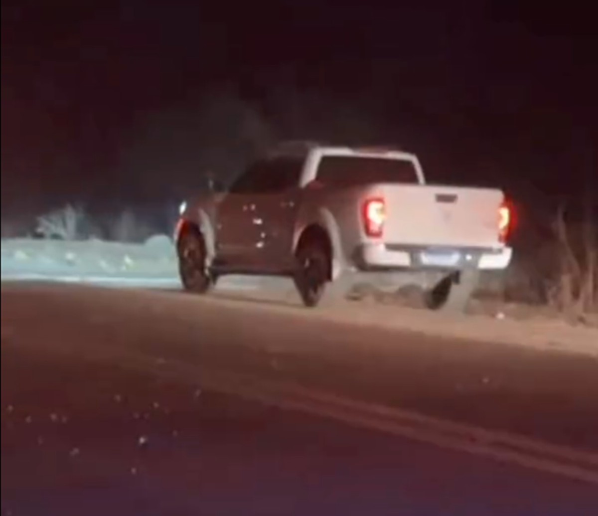 Acidente entre caminhonete e carro deixa um morto e um ferido, no Sertão da Paraíba