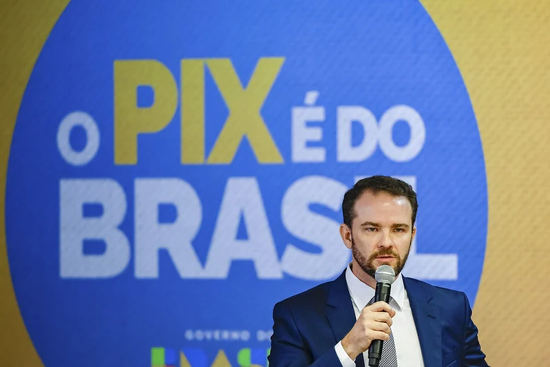 Acordo Com EUA: Brasil Insiste em Negociação Tarifária, mas Pix é Inegociável