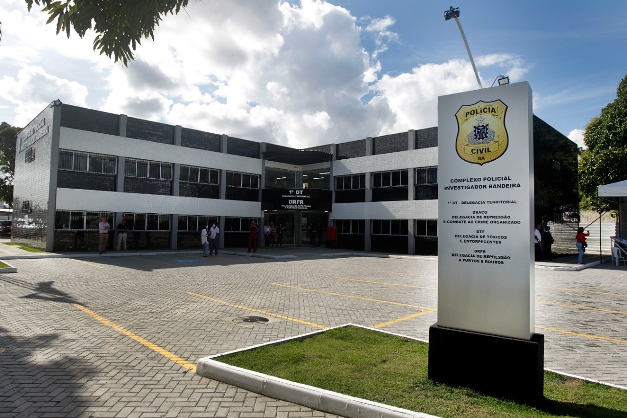 Adolescente de 14 anos é morto a tiros após sair de salão no interior da Bahia