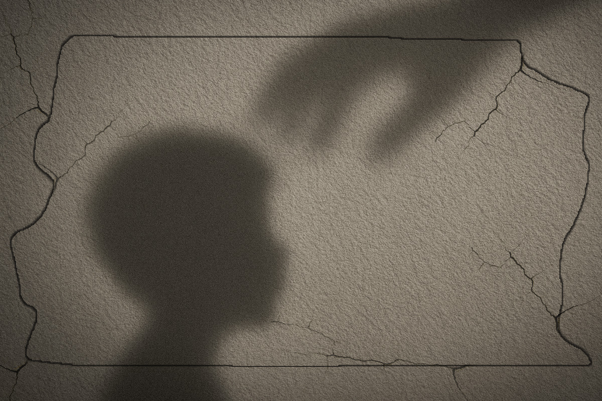 Adolescente é encontrado chorando após homem tentar beijá-lo à força