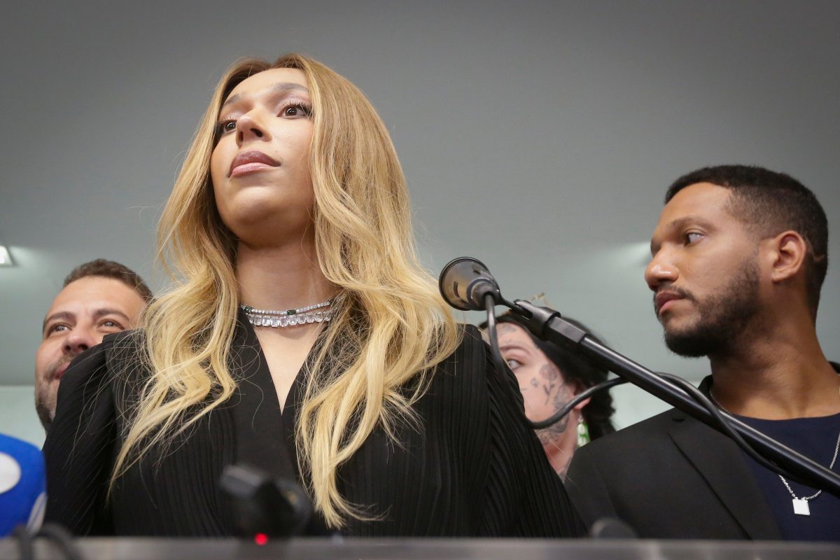 Advogado pede à PGR arquivamento de ação de Erika Hilton contra Grok