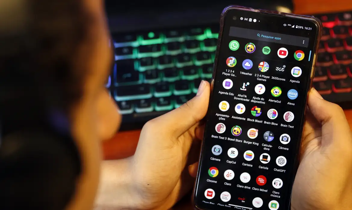 AGU denuncia usuários de redes sociais por vídeos misóginos e pede intervenção da PF