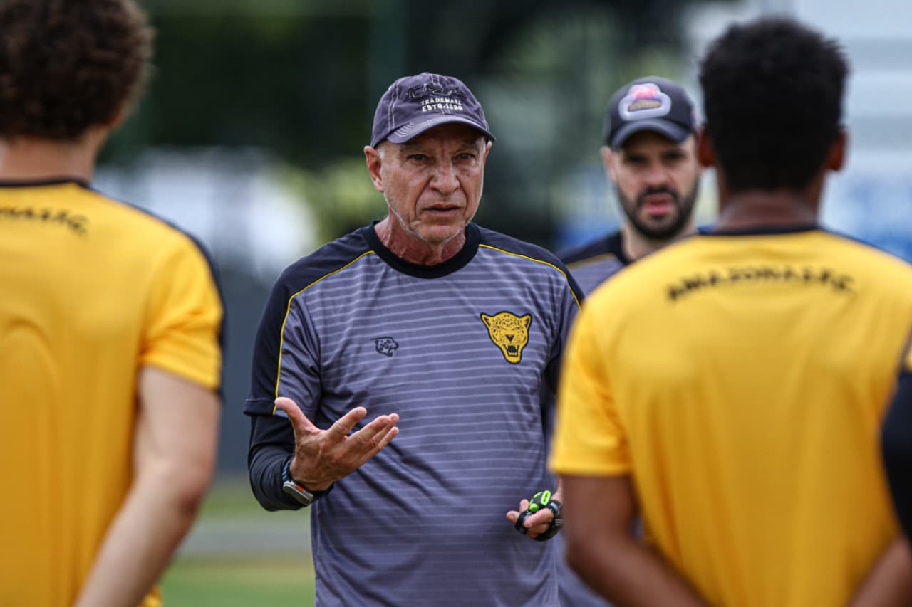 Amazonas oficializa técnico Márcio Fernandes 