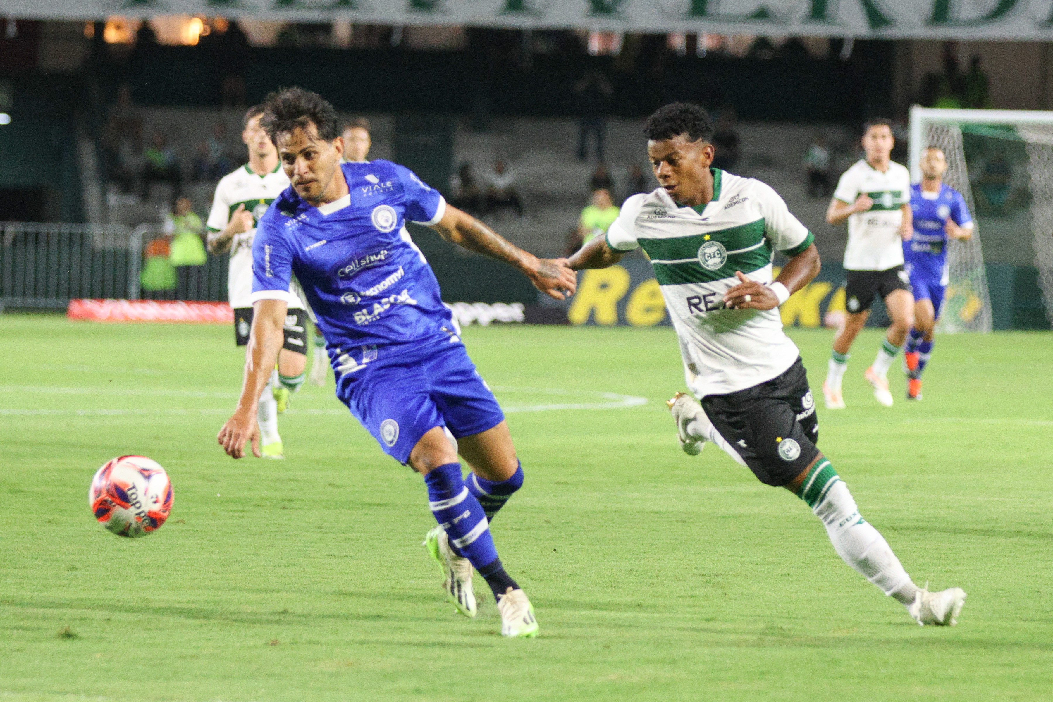 Análise: resiliência e falhas balizam a estreia do Coritiba na temporada