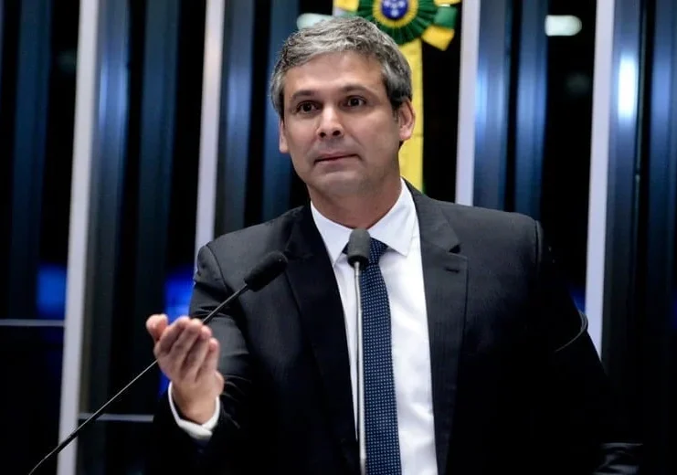 Após ação de Erika Hilton, líder do PT pede investigação da PF por ataque à soberania