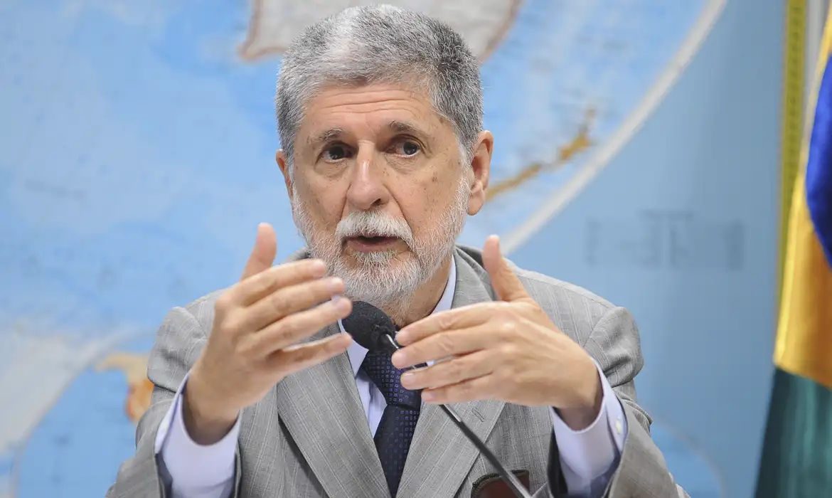 Após ataque dos EUA à Venezuela, Celso Amorim alerta para ‘momento crítico no mundo’