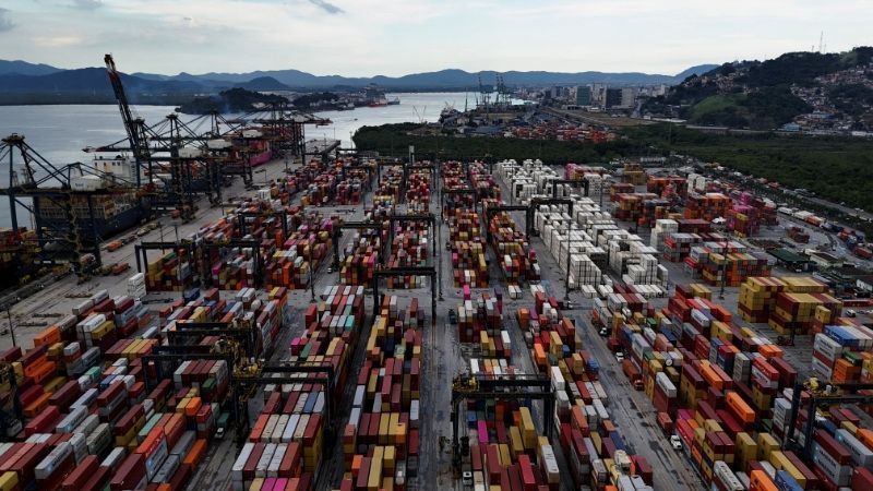 Após dez anos, governo espera fazer quatro leilões de contêineres em 2026