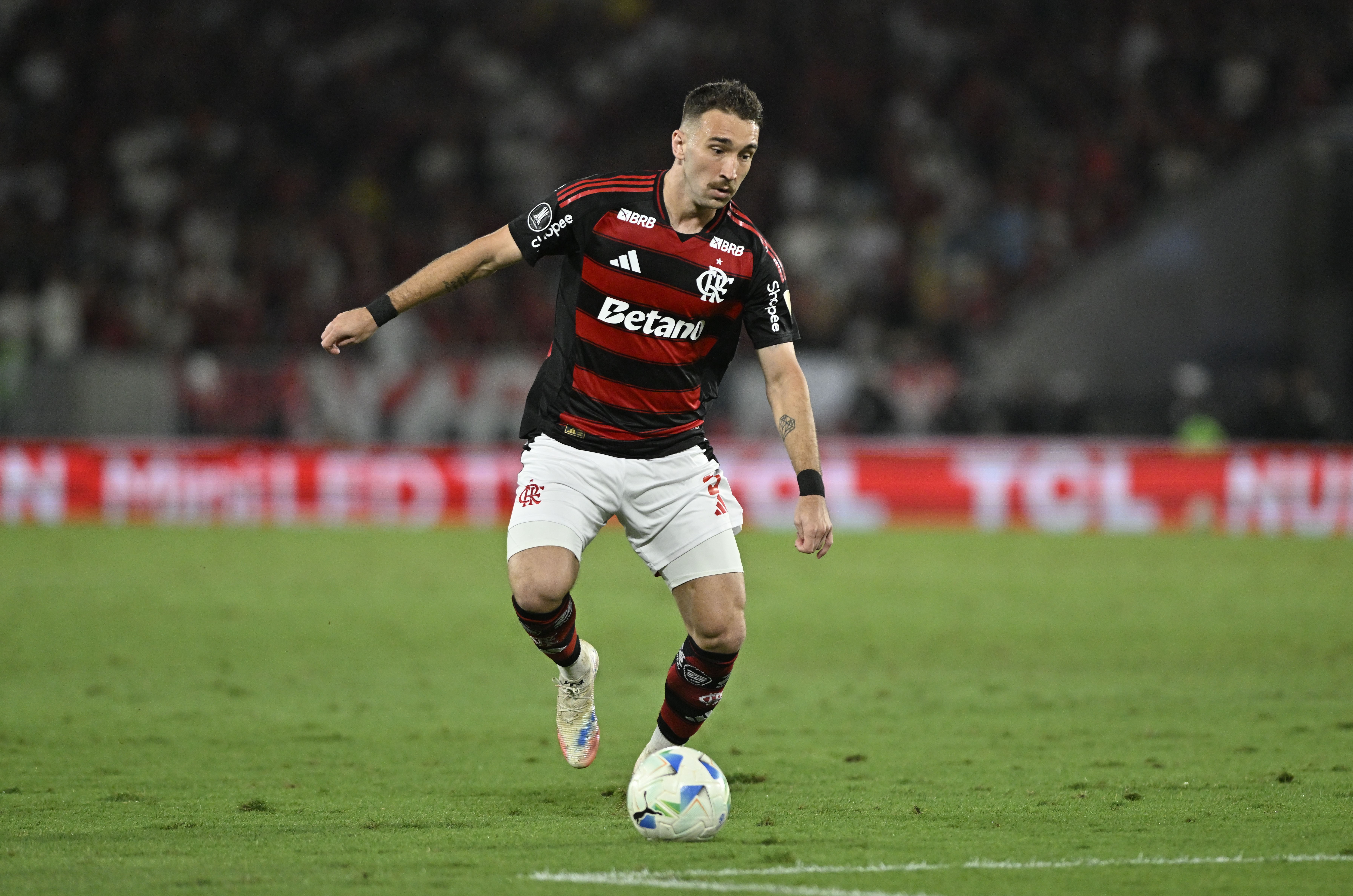 Após lesão na reta final de 2025, Léo Ortiz será avaliado no retorno ao Flamengo