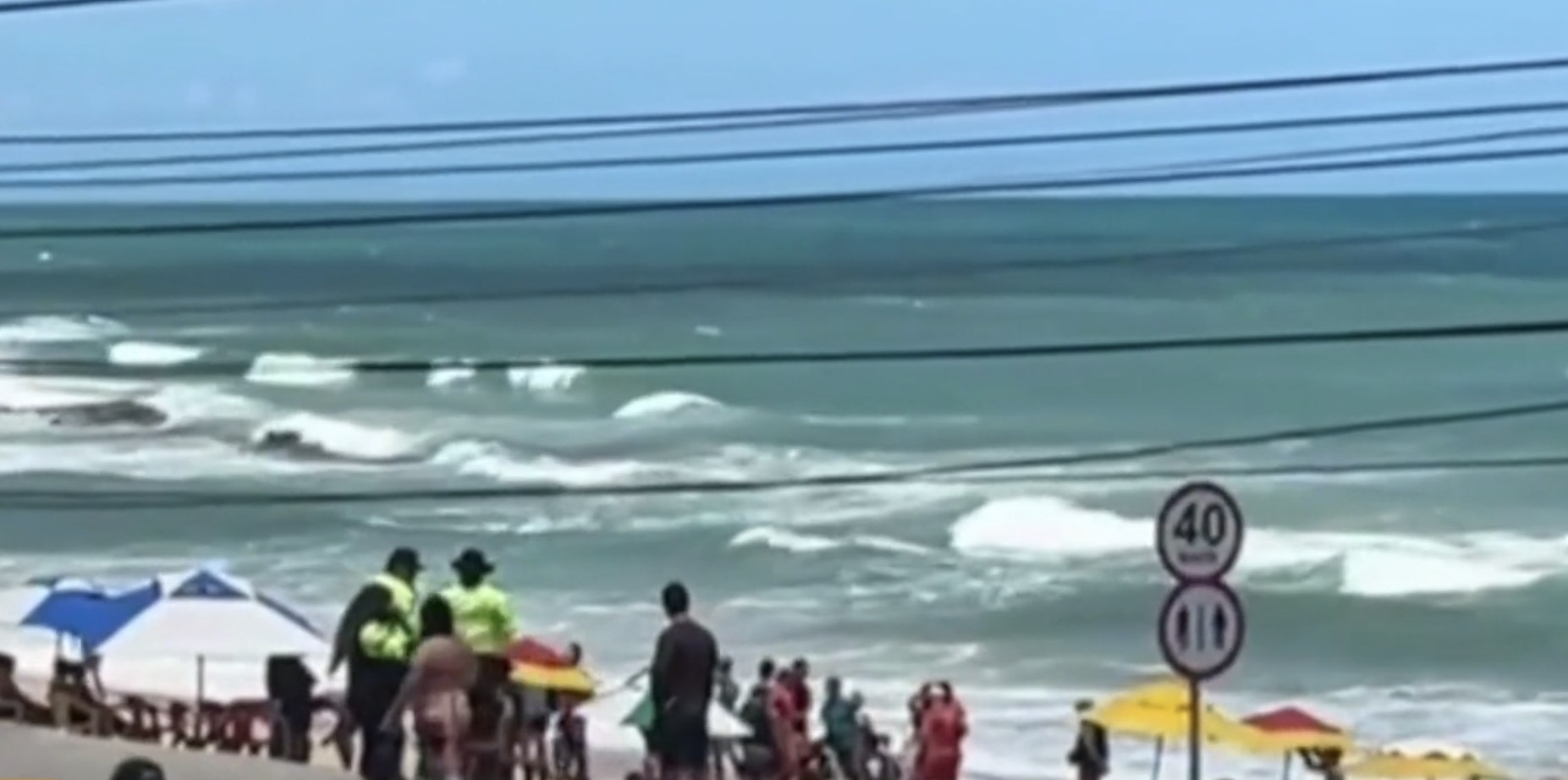 Após tentar esfaquear agente da STTU, homem entra no mar, passa mal e morre em Natal