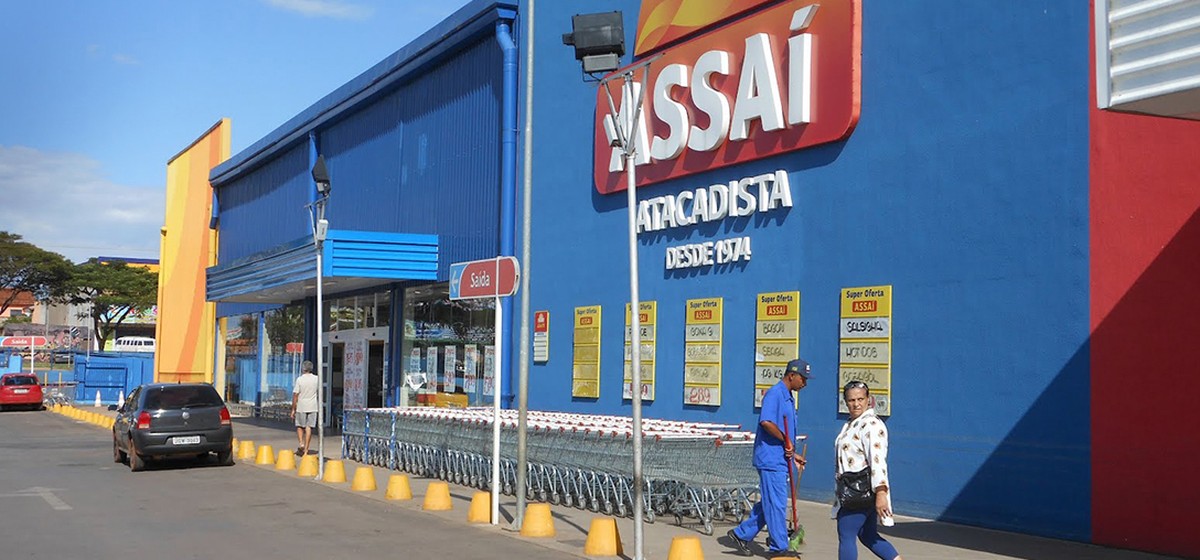 Assaí demite funcionários, reduz aberturas de lojas e avalia venda de pontos