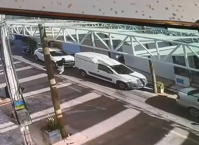 Assalto em Fortaleza: Falsa Turista Orquestra Golpe contra Entregador de Celulares