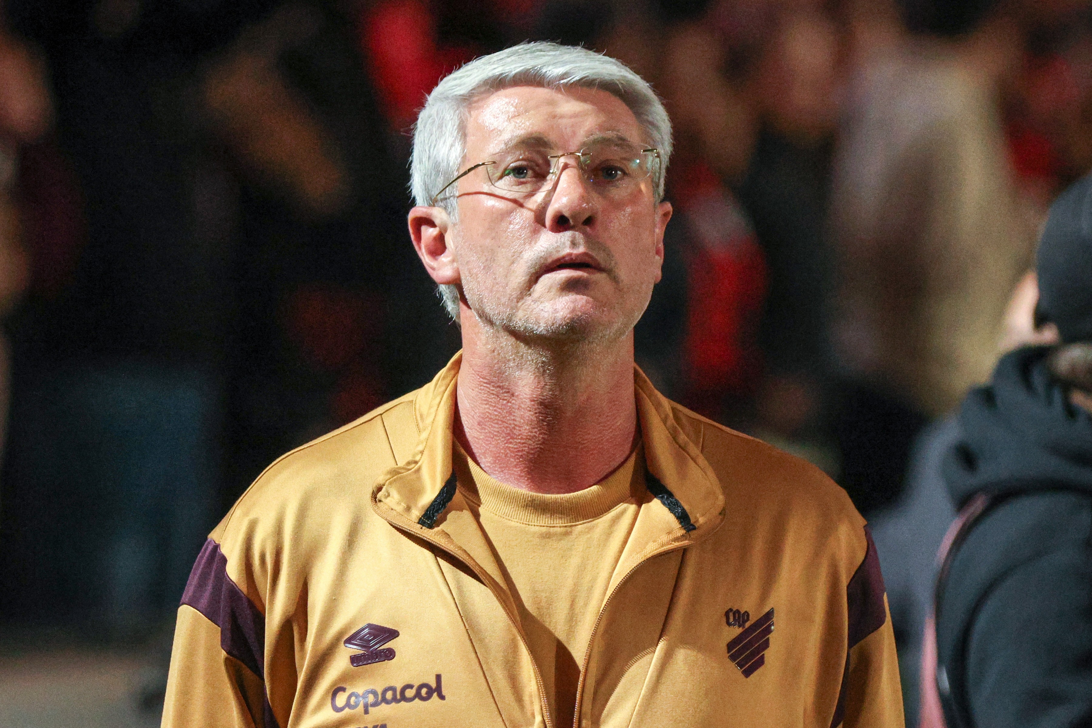 Athletico oficializa renovação com o técnico Odair Hellmann até o fim de 2026