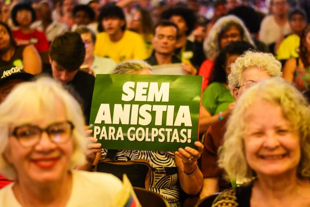 Ato contra PL da Dosimetria tem confusão com bolsonaristas e agressões em SP