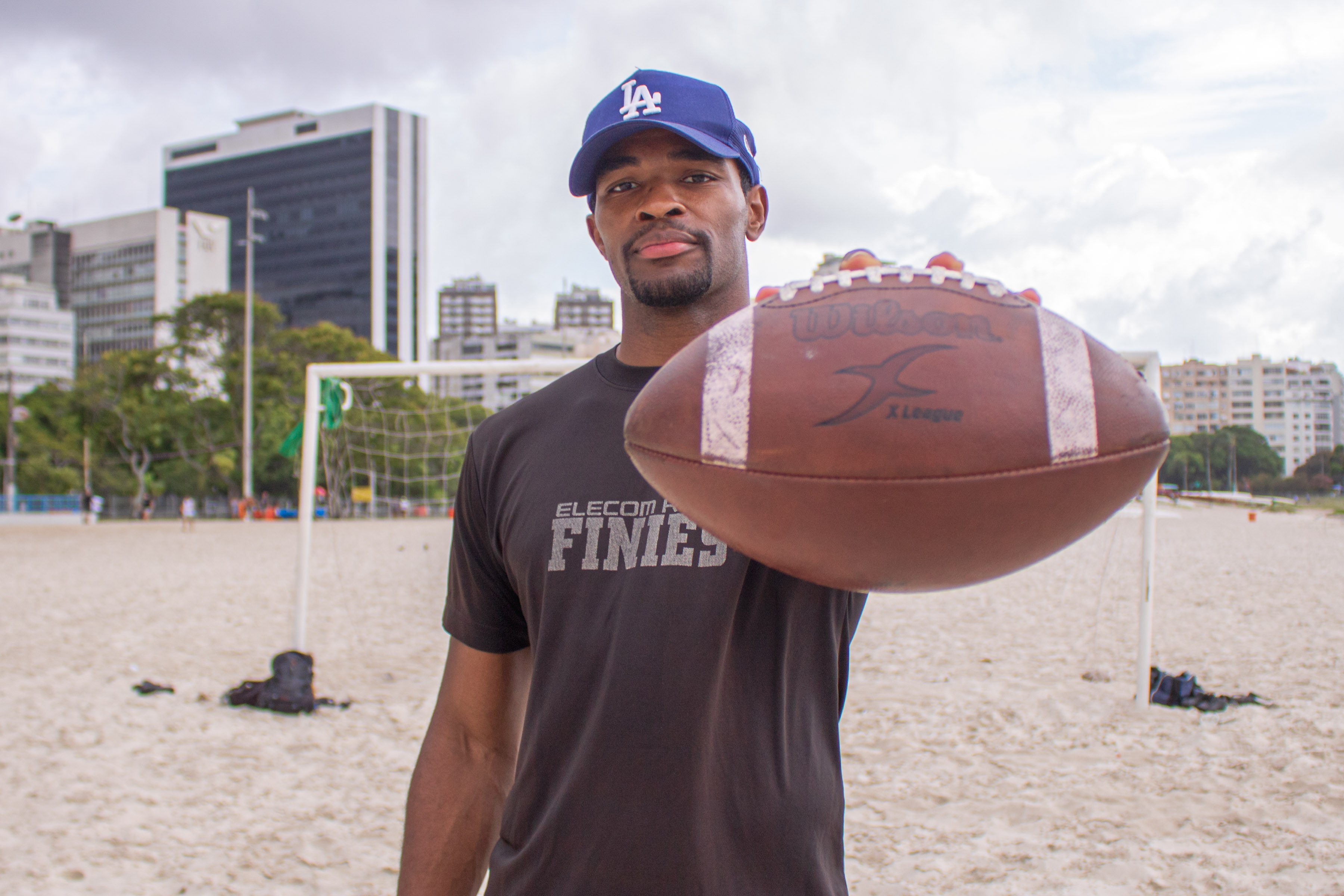 Através das redes sociais, quarterback americano vai parar no Japão