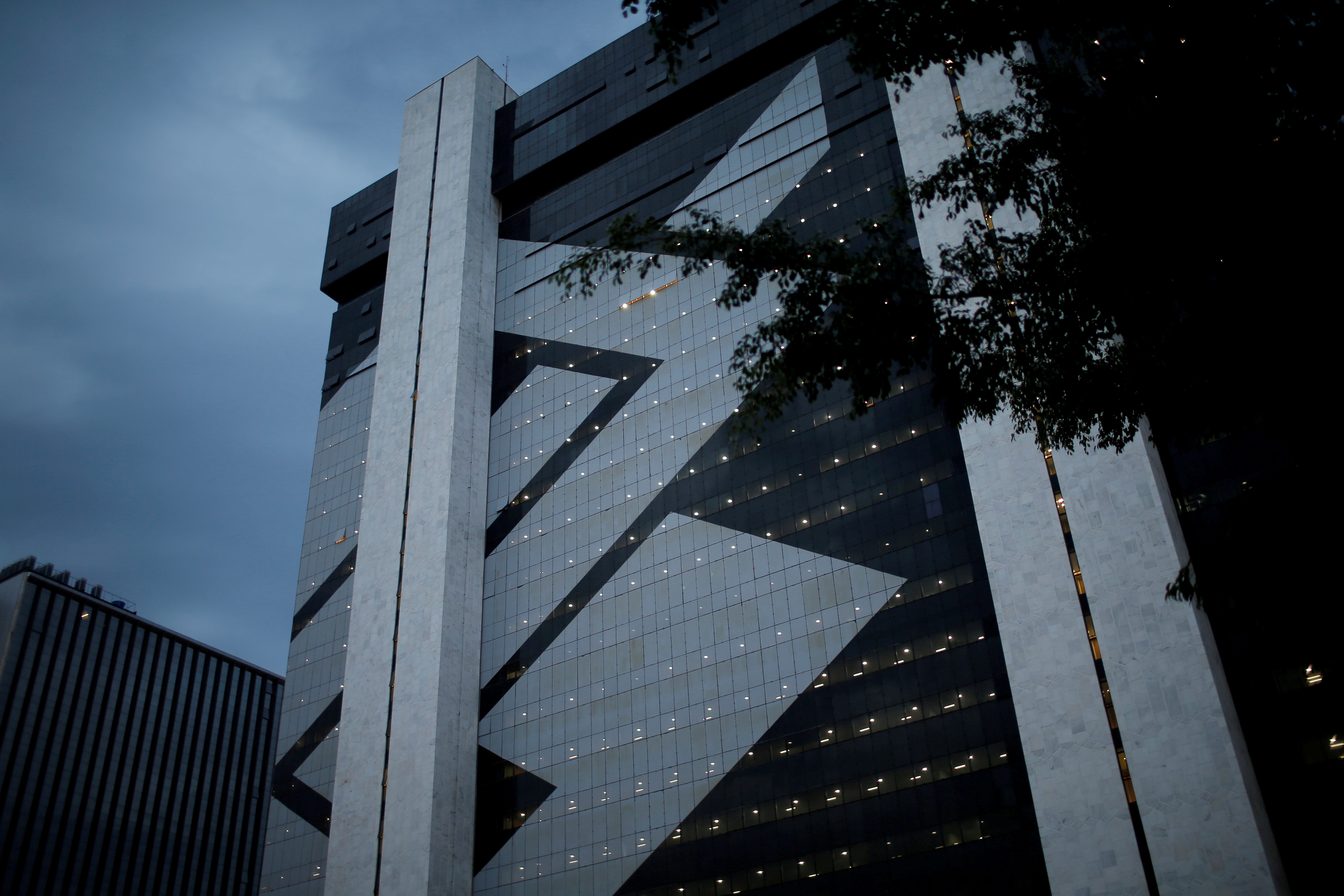 Banco do Brasil Preve Lucro 2026: Análise Completa após Queda de 50%