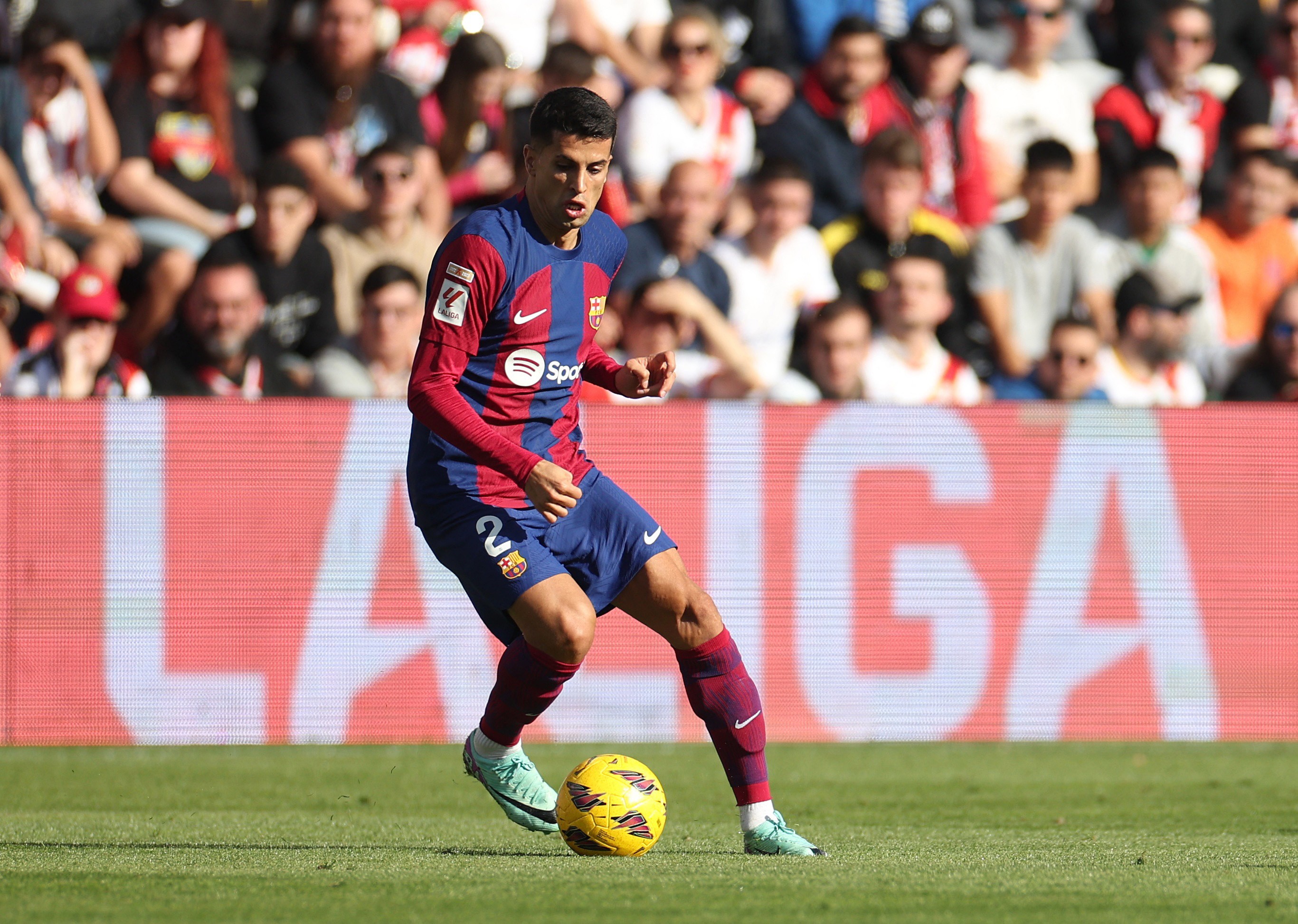 Barcelona acerta contratação do lateral João Cancelo 