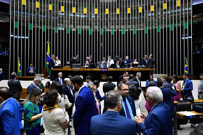 Bíblia Sob Ameaça: Senadores Discutem Projeto para Proteger o Santo Livro