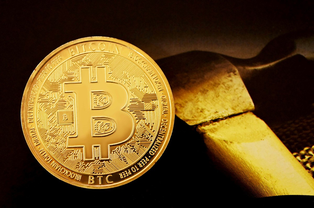 Bitcoin sobe e chega a superar os US$ 93 mil pela 1ª vez em quase um mês