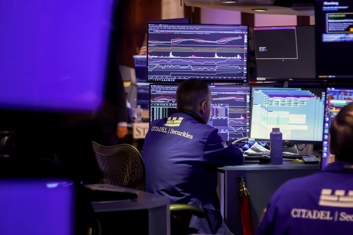 Bolsas de NY sobem e Treasuries operam voláteis com ‘payroll’ e sem decisão sobre tarifas