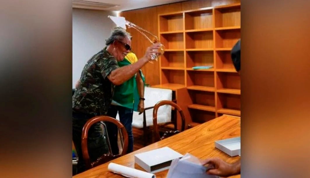 Bolsonarista é condenado a 14 anos de prisão por envolvimento nos atos golpistas de 8 de Janeiro