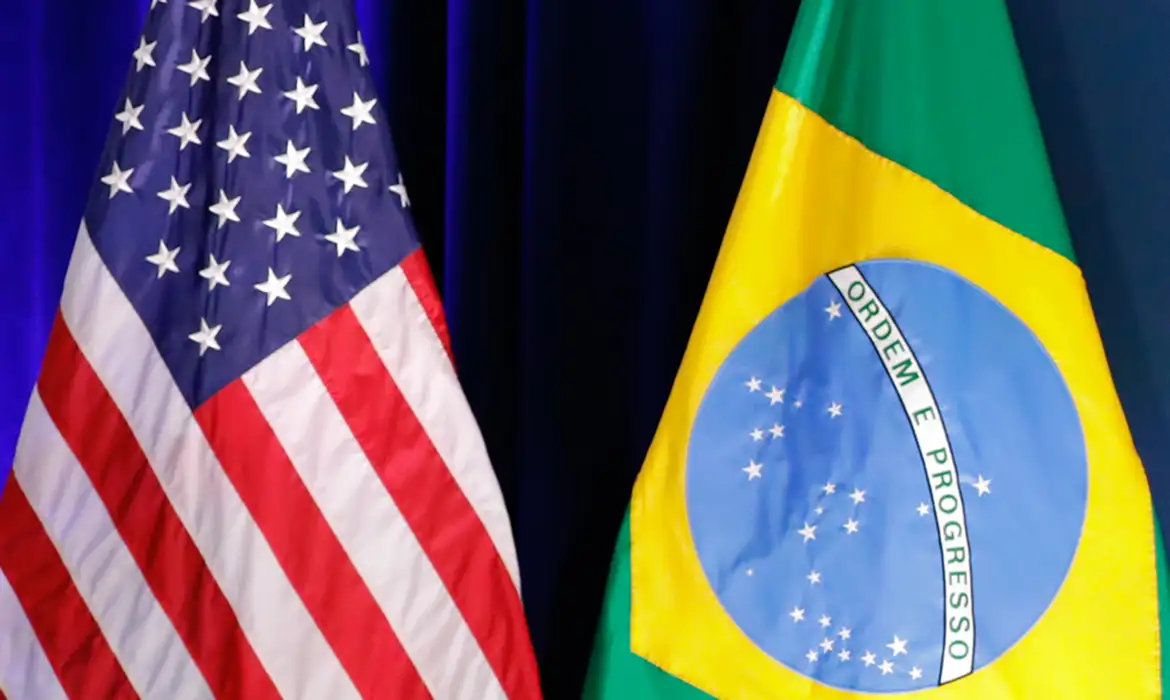 Bolsonaro busca acordo tarifário com EUA e evitar tarifa de 25% sobre importações