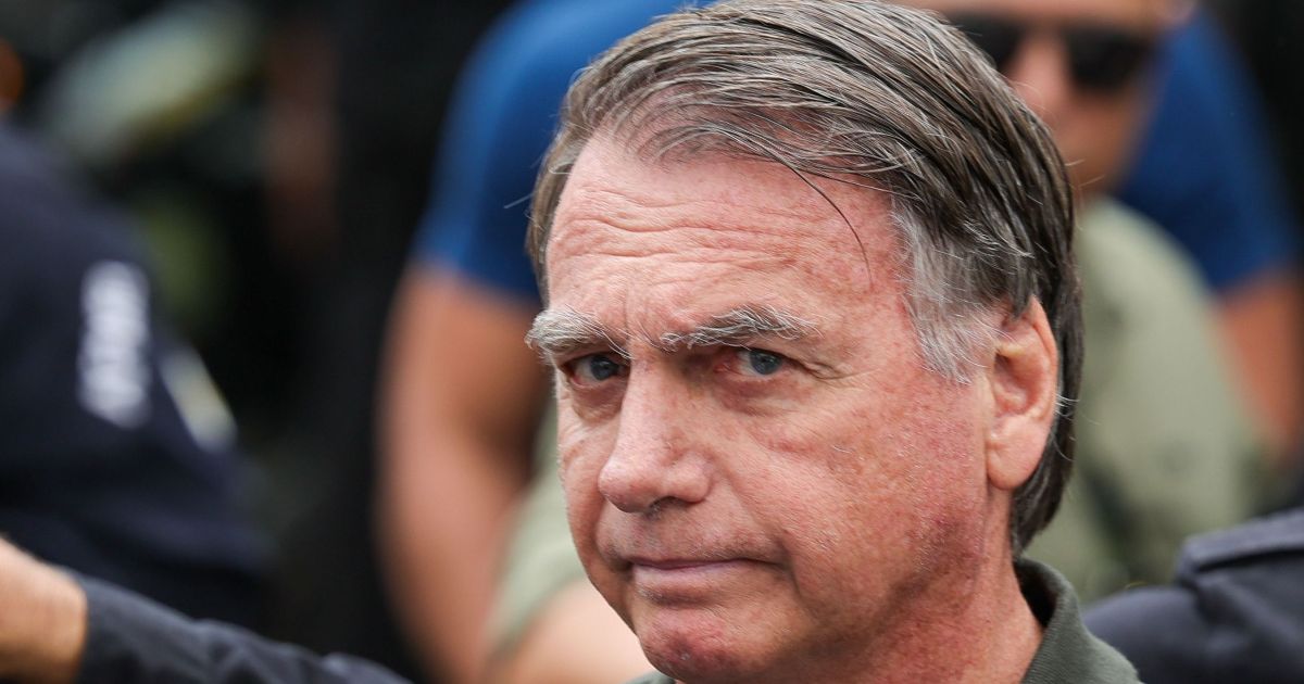 Bolsonaro pede autorização para reduzir pena por meio da leitura de livros