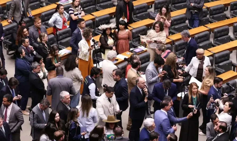 Bolsonaro Pode Ganhar Liberdade: Congresso Derruba Veto de Lula