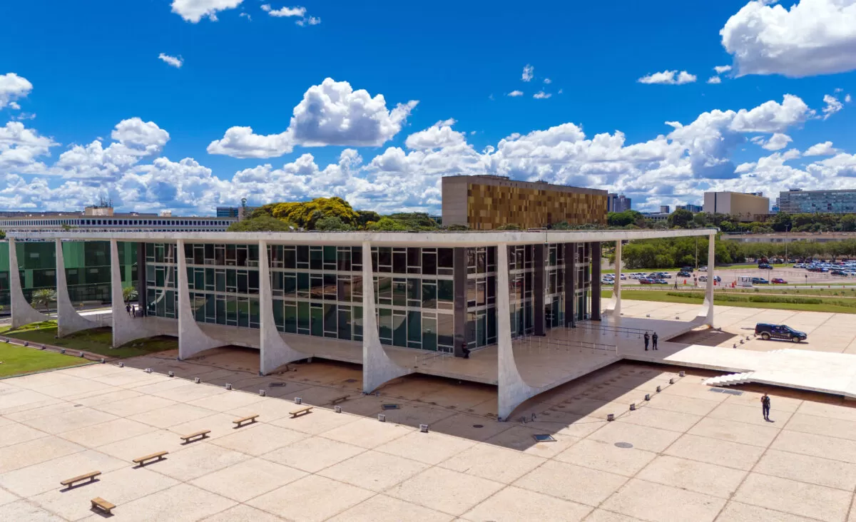 Bolsonaro Recebe Prisão Domiciliar: 90 Dias para Recuperação