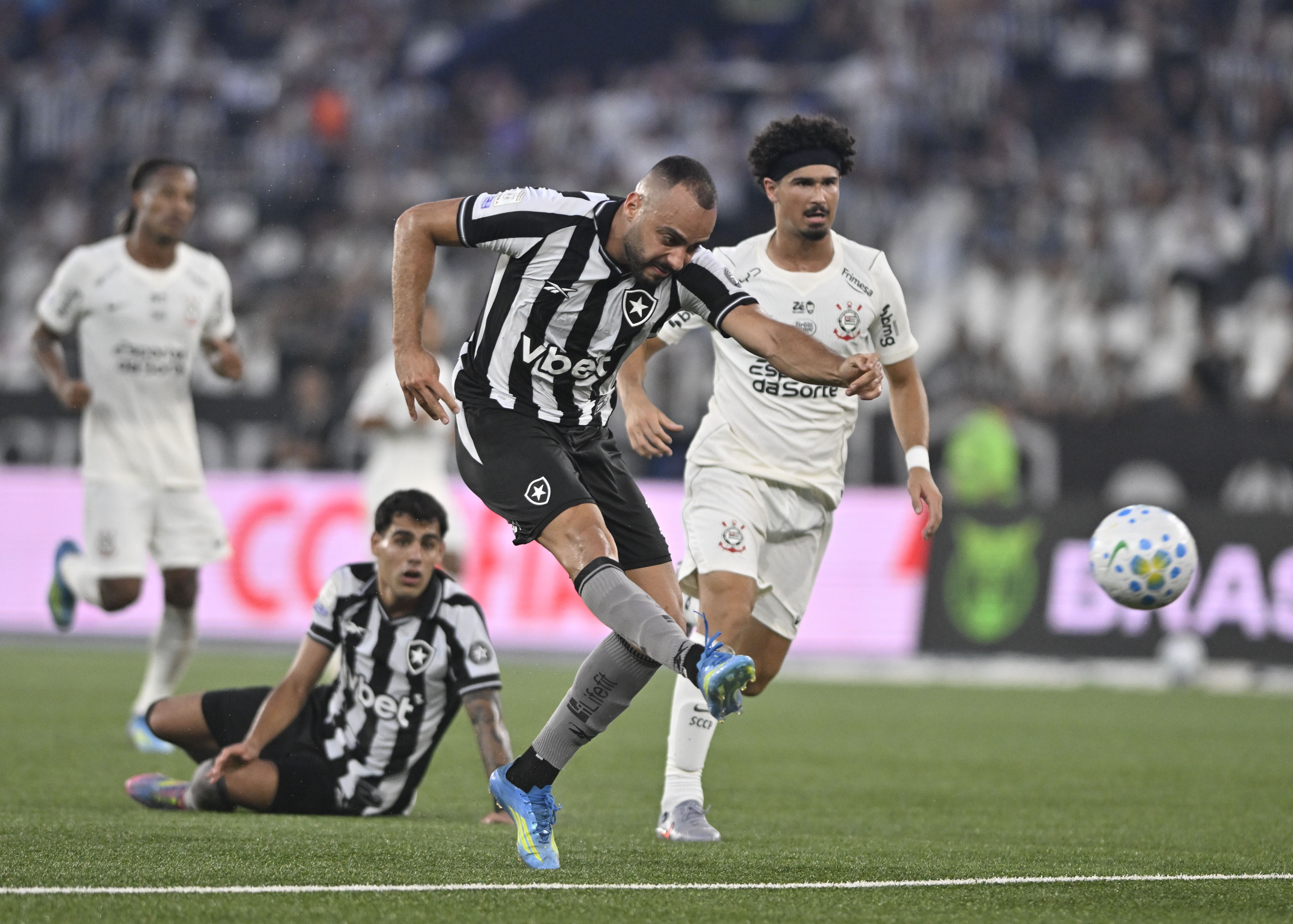 Botafogo Domina Corinthians: Análise Completa da Vitória por 3 a 1