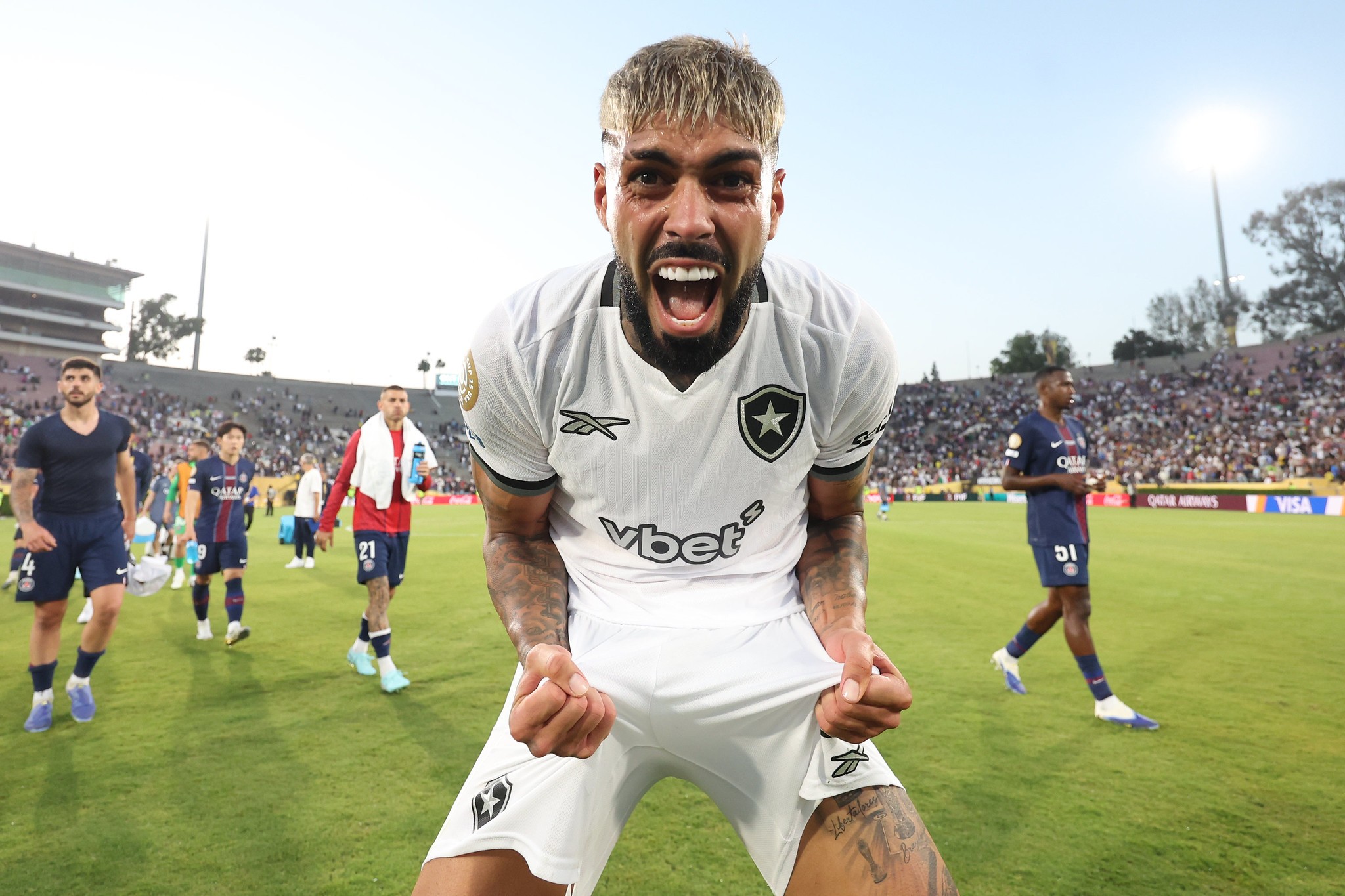 Botafogo vê detalhes pendentes por renovação de Barboza e mantém confiança por acerto