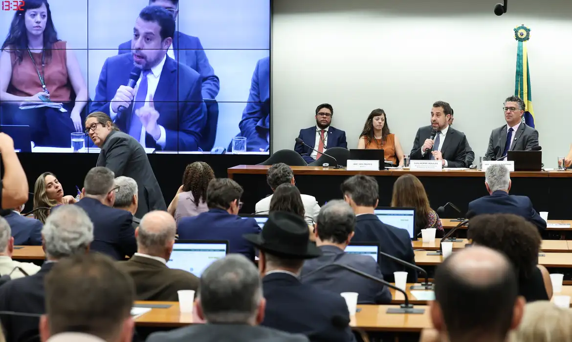 Boulos Critica Compensação a Empresas pelo Fim da Escala 6×1: Entenda o Debate