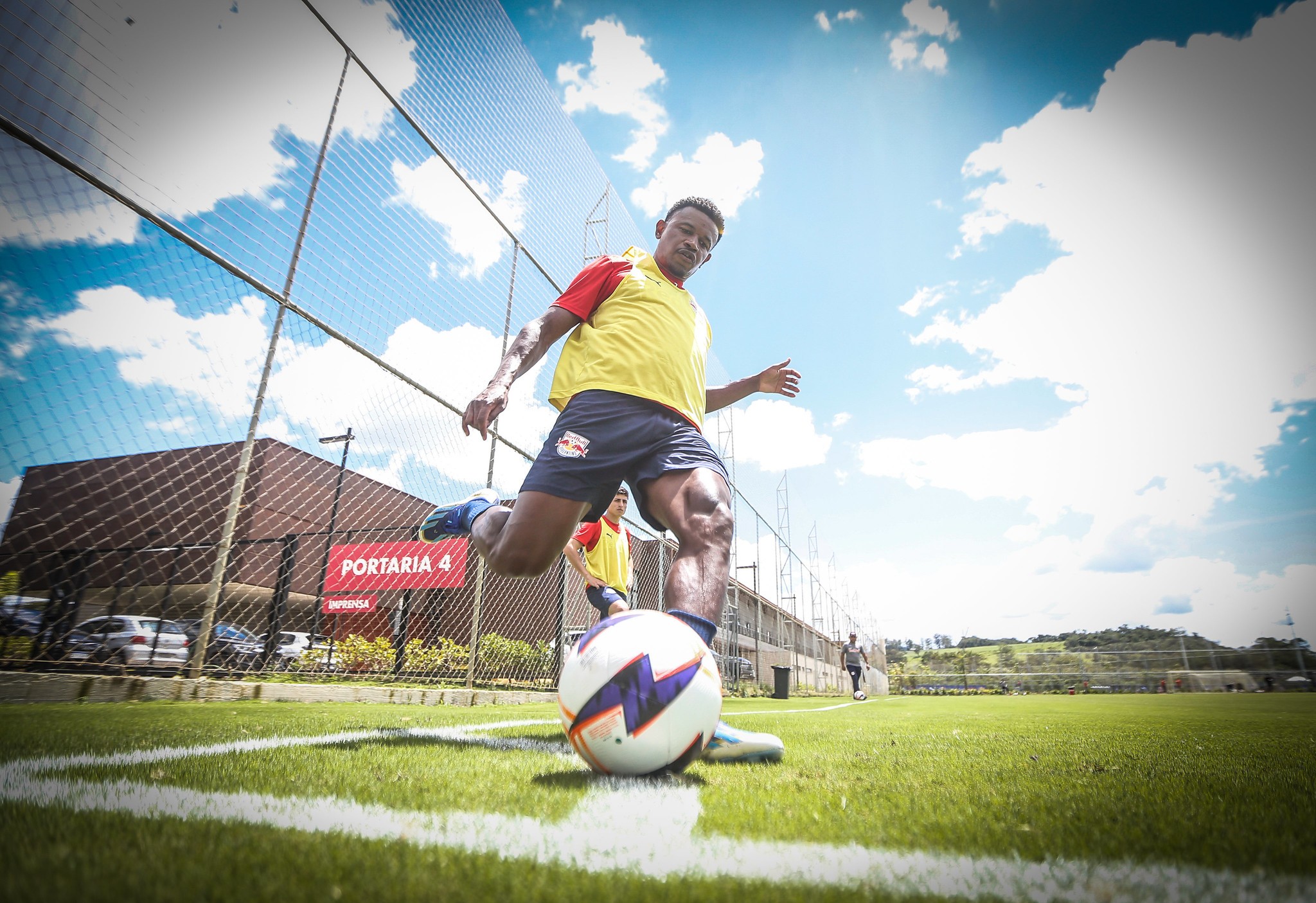 Bragantino faz trabalho tático e treina bolas paradas para estreia no Paulistão