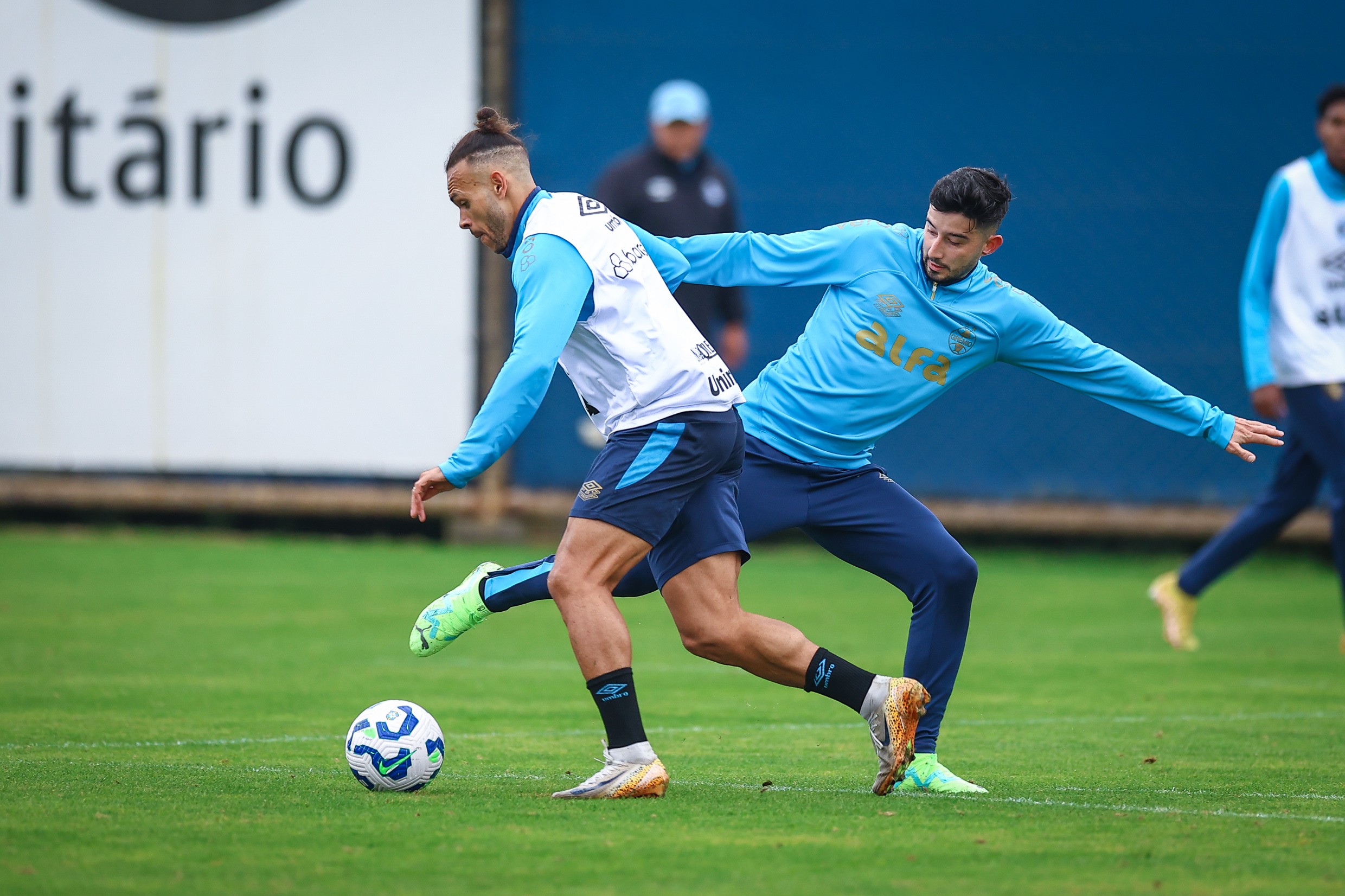 Braithwaite e Villasanti serão desfalques do Grêmio no Gauchão; veja previsão de volta