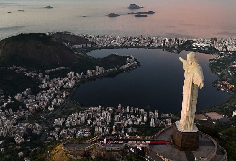 Brasil atinge recorde de quase 10 milhões de turistas estrangeiros em 2025