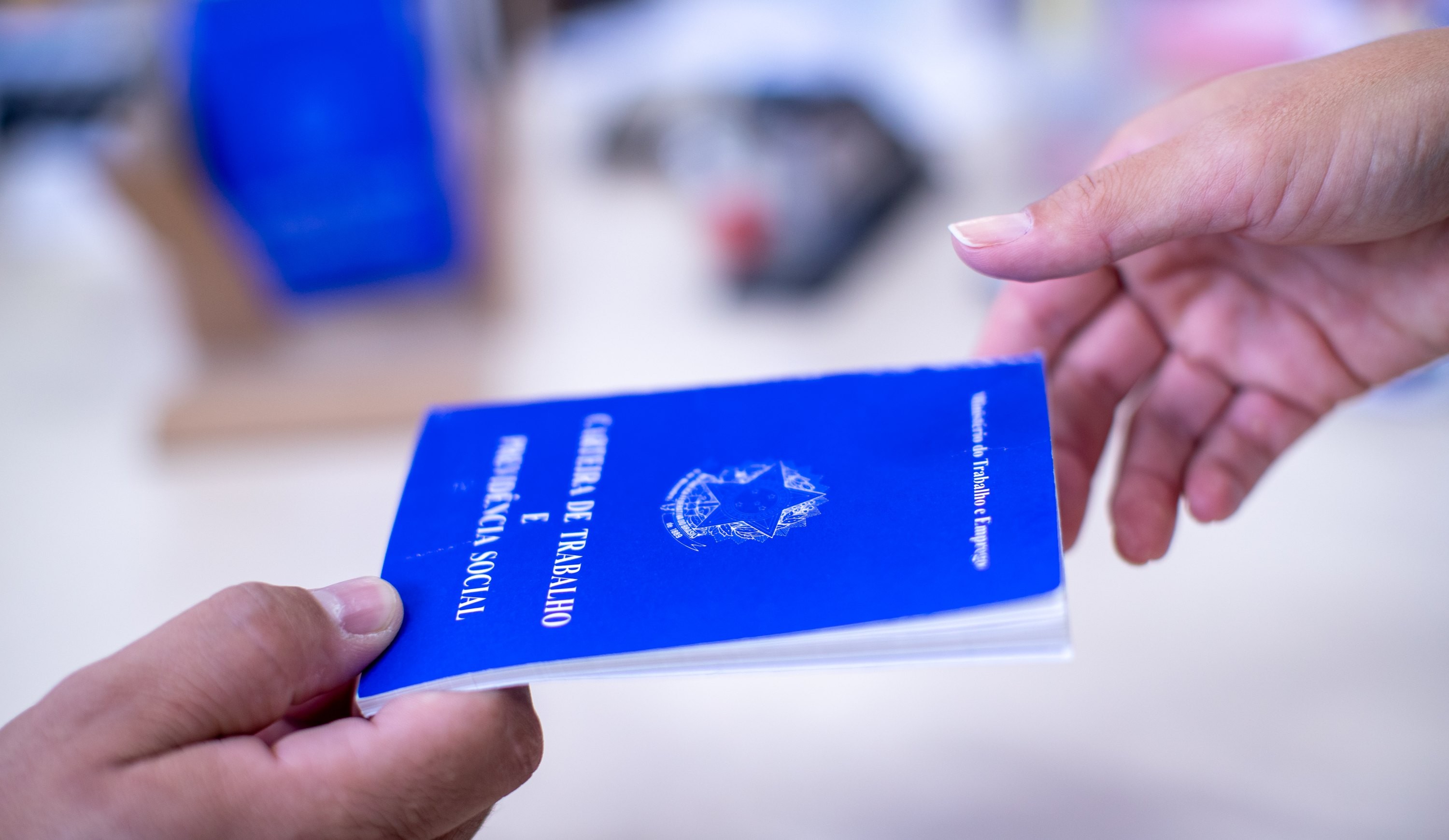 Brasil cria 85,9 mil empregos formais em novembro; com queda de 19,1% frente ...