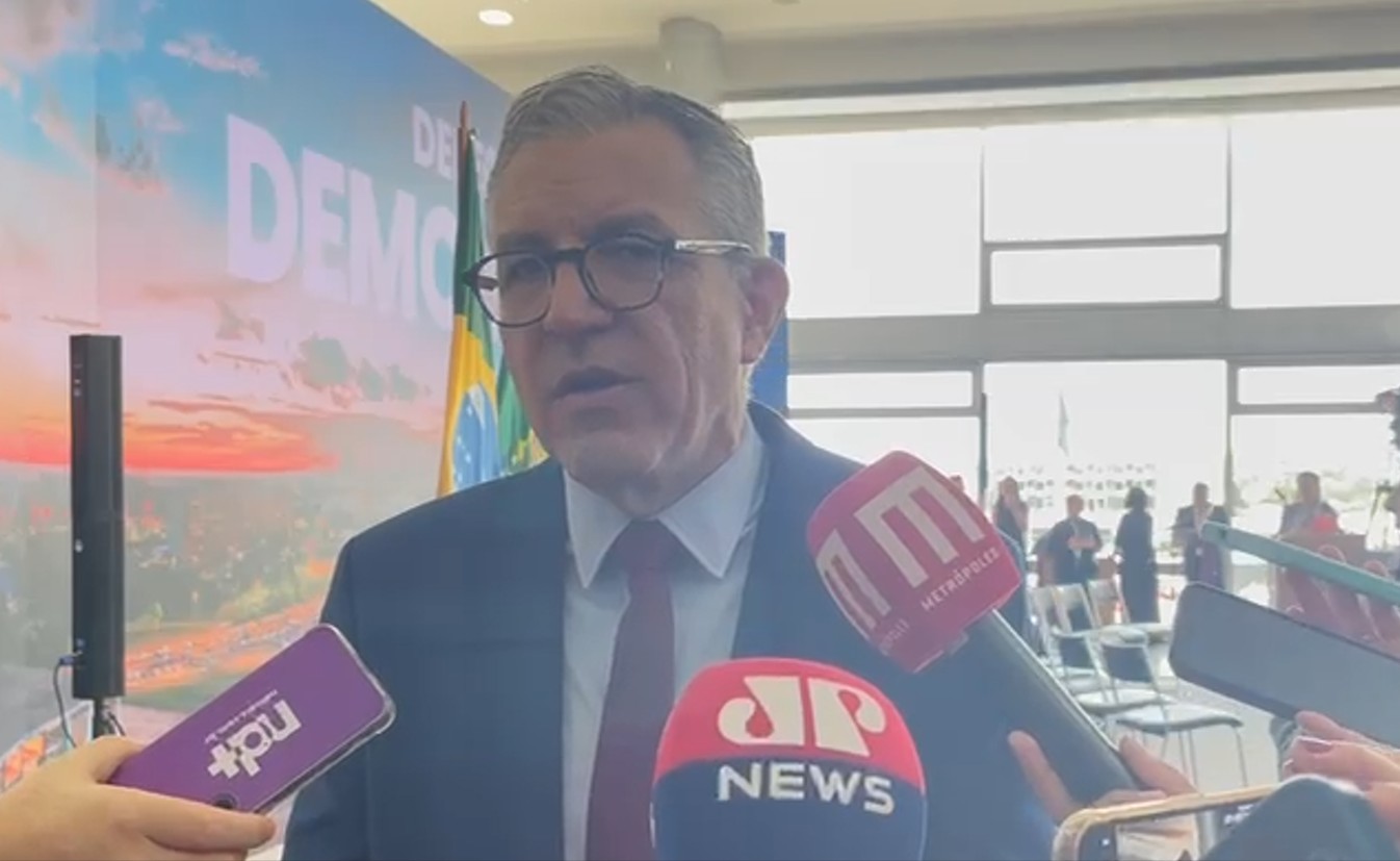 Brasil enviará 40 toneladas de insumos de diálise para Venezuela, diz Padilha