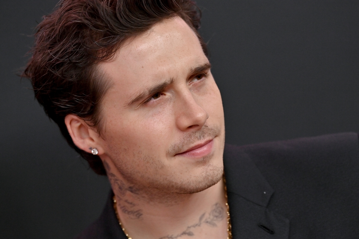 Brooklyn Beckham pede que pais só falem com ele por meio de advogados