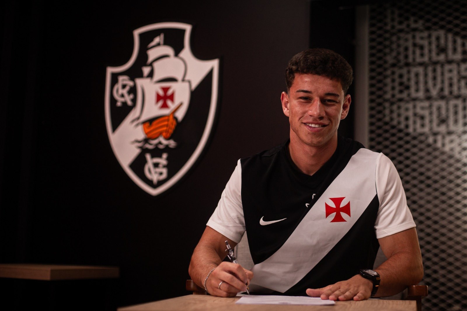 Bruno Lopes, joia do Vasco, tem renovação registrada; nova multa ultrapassa R$ 370 milhões